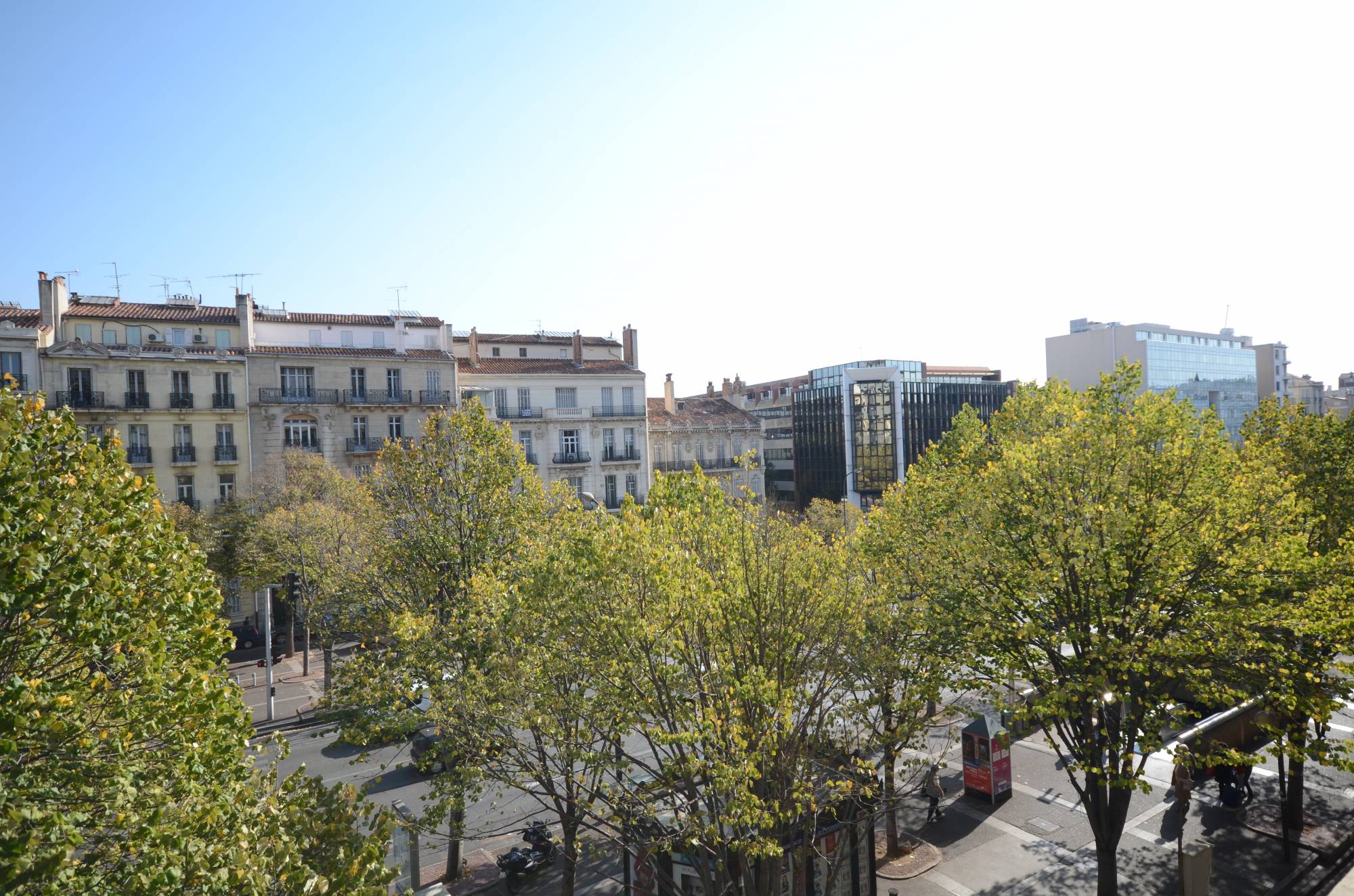 Vue du Séjour sur l'avenue du Prado