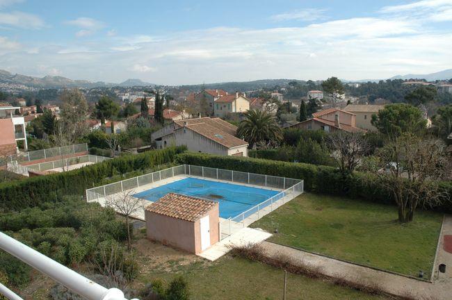 Location CHATEAU GOMBERT / TECHNOPOLE. Appartement T3, Type 3, F3, terrasse, 3ème étage, ascenseur, garage, parking, piscine
