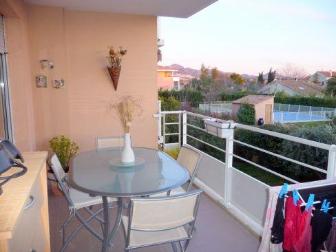 Location T3 CHATEAU GOMBERT  TECHNOPOLE DANS RESIDENCE FERMEE AVEC PISCINE T3 1ER ETAGE ASCENSEUR TERRASSE GARAGE PARKING 