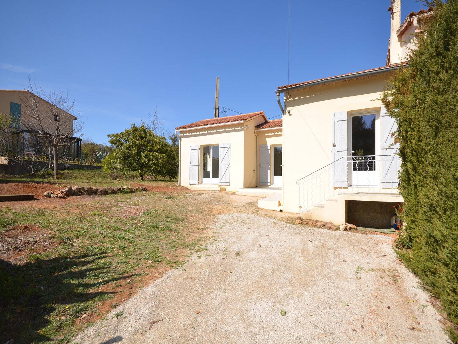 Location COQUETTE VILLA T2 IDEAL COUPLE A 2 PAS DU CENTRE DU VILLAGE AUPS