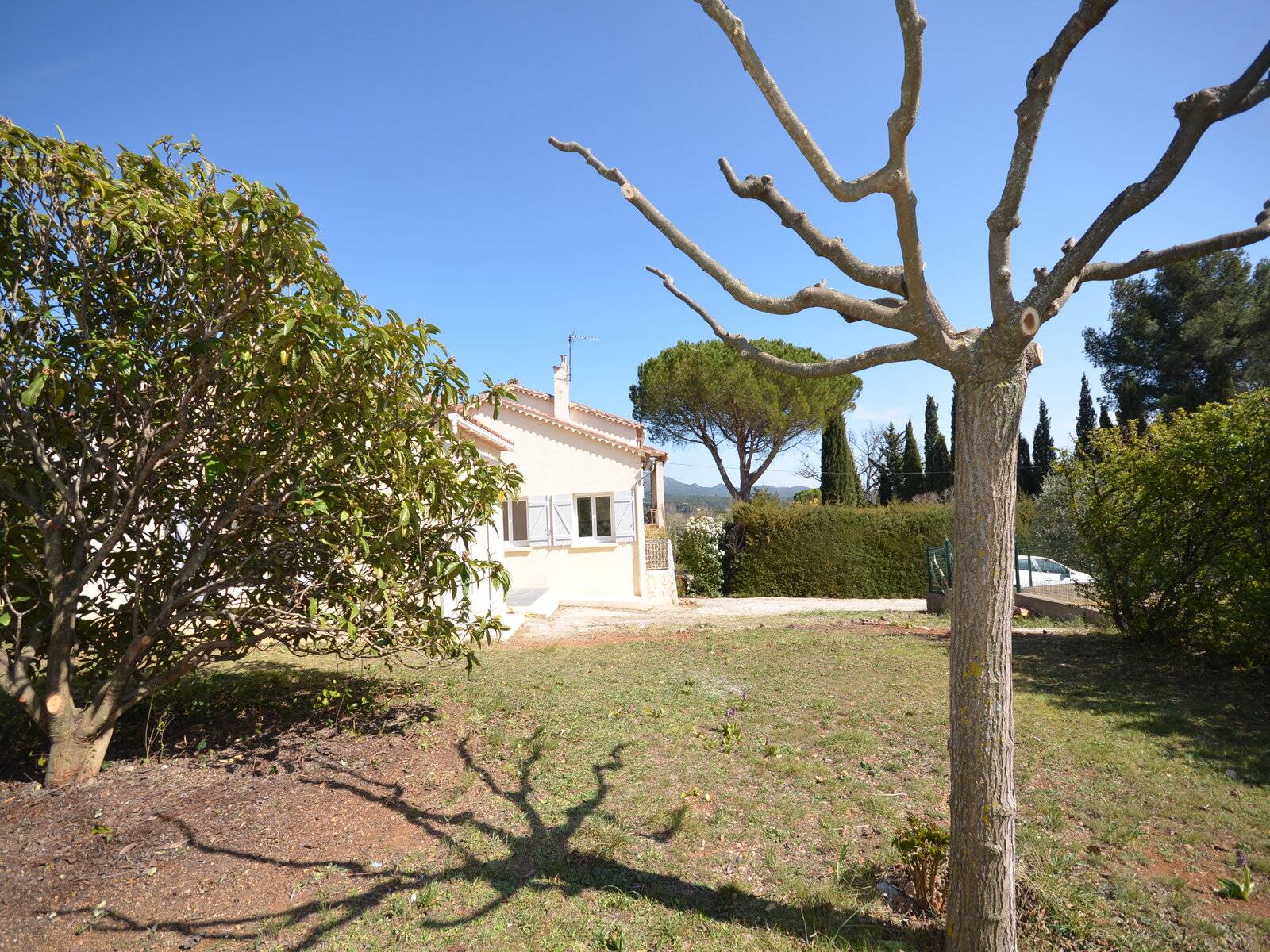 Location COQUETTE VILLA T2 IDEAL COUPLE A 2 PAS DU CENTRE DU VILLAGE AUPS