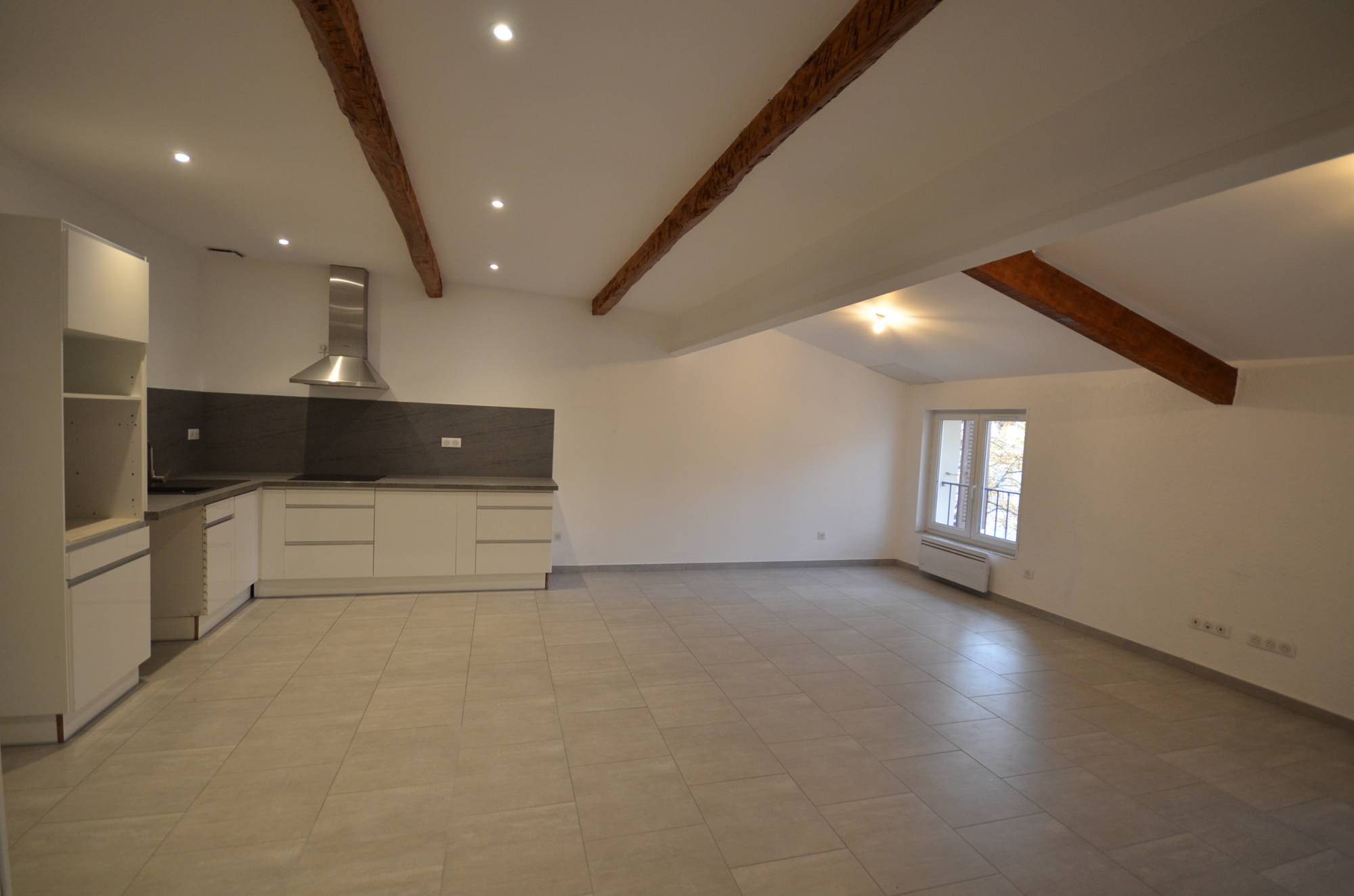 Location APPARTEMENT T3 REFAIT A NEUF AUPS