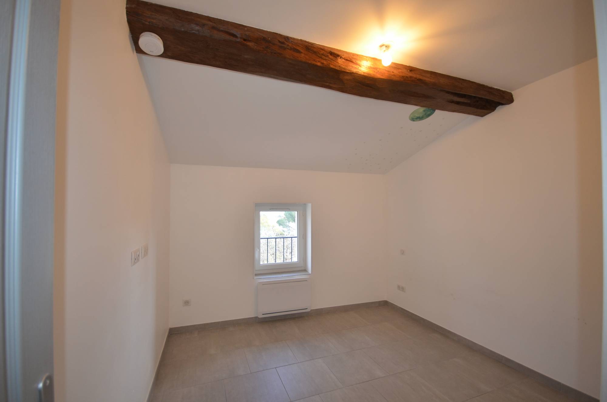 Location APPARTEMENT T3 REFAIT A NEUF AUPS