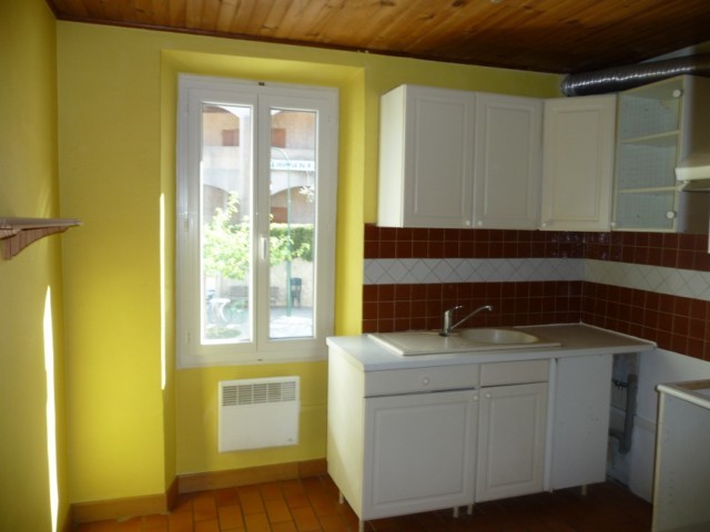 Location Appartement T4 PEYPIN APPARTEMENT DE TYPE 4 AU 1ER ETAGE SANS ASCENSEUR - CAVE - PARKING PRIVATIF