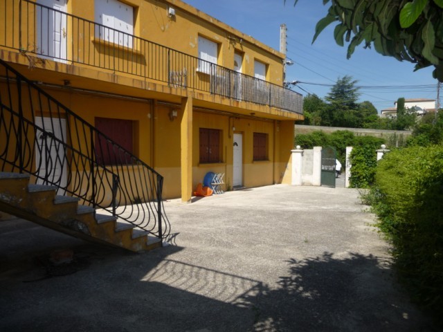 Location Appartement T2 MARSEILLE 13EME ST MITRE DANS COPROPRIETE SEMI RECENTE DE 10 LOTS - SEJOUR AVEC COIN CUISINE - CHAMBRE - JARDINET