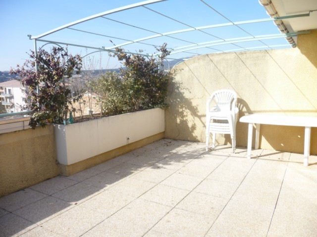Location Appartement T2 MARSEILLE 13EME TECHNOPOLE CHATEAU GOMBERT A LOUER -  RESIDENCE FERMEE RECENTE - 2EME ET DERNIER ETAGE - CUISINE EQUIPEE - TERRASSE 22m² - GARAGE DOUBLE