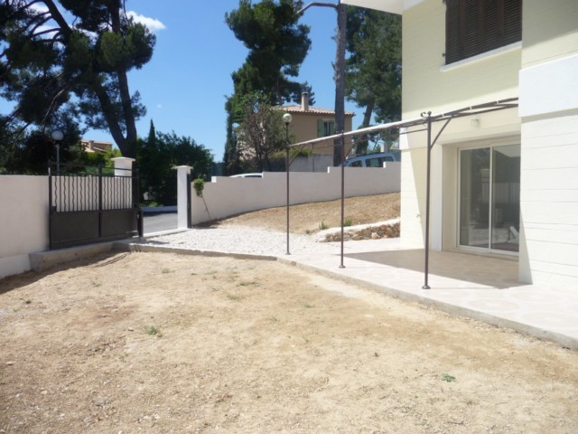 Location Appartement T3 MARSEILLE 12EME LES 3 LUCS DANS BAS DE VILLA - REFAIT A NEUF - 150m² JARDINET - 2 PARKINGS - PROX. TT COMMODITES