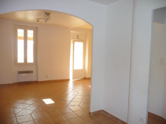 Location Appartement T3/4 MARSEILLE 13013 CHATEAU GOMBERT A LOUER - PROXIMITE COMMODITES - LOGGIA