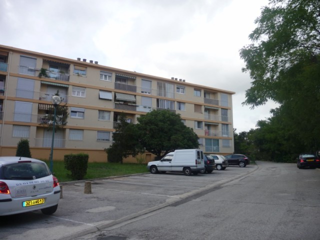 Location Appartement T3 MARSEILLE 13EME LA SAUVAGINE DANS PETIT IMMEUBLE -  3EME ETAGE SANS ASC - BALCON FERME - CAVE - CHAUFFAGE COLLECTIF