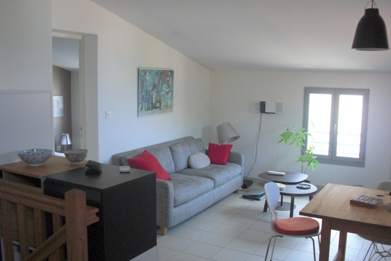 Location Appartement T2 ALLAUCH AU COEUR DU VILLAGE - CONSTRUIT EN 2007 - 1ER ET DERNIER ETAGE - BEAUX VOLUMES - VUE DEGAGEE 
