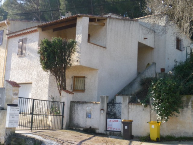 Location VILLA T4 CHATEAU GOMBERT LES MOURETS   600m² DE TERRAIN - TERRASSE - GARAGE 