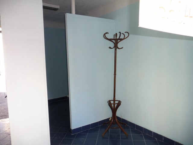Location LOCAL PROFESSIONNEL MARSEILLE 13013 CHATEAU GOMBERT A LOUER  - LOCAL AVEC VITRINE - AU RDC