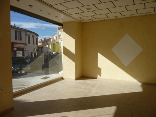 Location LOCAL PROFESSIONNEL MARSEILLE 13EME CHATEAU GOMBERT AU COEUR DU VILLAGE - LOCAL 75m² AU RDC
