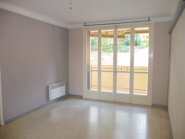 Location Appartement T3 MARSEILLE 13EME LA ROSE/LES VIEUX CYPRES A LOUER - RDC SURELEVE - BALCON - LOGGIA - PROX. TOUTES COMMODITES - FACILITE STATIONNEMENT - CAVE