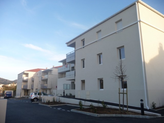 Location Appartement T2 MARSEILLE 13EME LA CROIX ROUGE DANS RESIDENCE FERMEE NEUVE - RDC - TERRASSE 7m² - PARKING PRIVE - PROX . COMMODITES