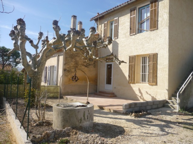 Location Appartement T3 MARSEILLE 13EME ST MITRE BAS DE VILLA ENTIEREMENT RENOVE - TERRASSE - JARDINET - PARKING PRIVE - AU CALME