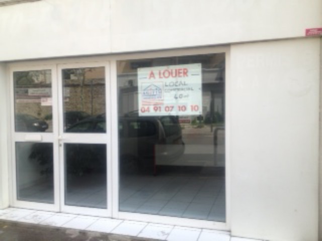 Location LOCAL PROFESSIONNEL MARSEILLE 13EME ST JUST VITRINE - PIECE ACCUEIL - PIECE PRINCIPALE