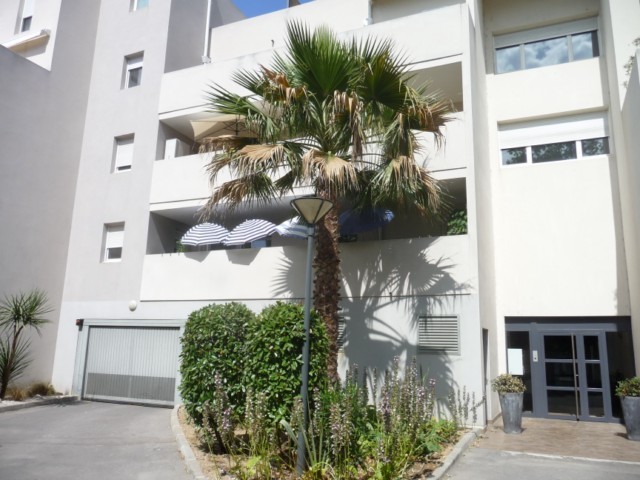 Location MARSEILLE 13EME CHATEAU GOMBERT DANS RESIDENCE FERMEE GARAGE A LOUER EN SOUS SOL