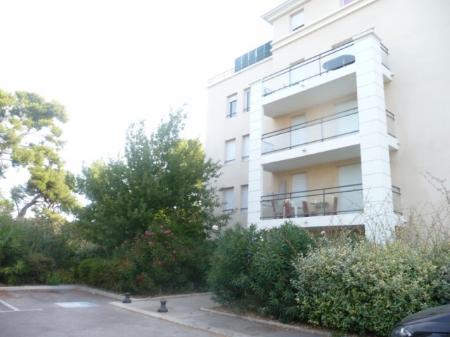 Location Appartement T3 MARSEILLE 13013 TECHNOPOLE CHATEAU GOMBERT A LA LOCATION - RESIDENCE FERMEE RECENTE - REZ DE JARDIN - CUISINE US EQUIPEE - TERRASSE - JARDINET - 2 PLACES PARKINGS PRIVATIVES