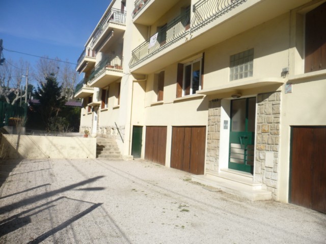 Location Appartement T3 PLAN DE CUQUES A LA LOCATION - PETITE RESIDENCE FERMEE - 1ER ETAGE - BALCON - LOGGIA - PARKING - CAVE