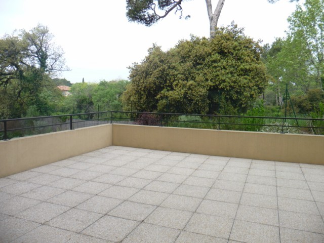 Location Appartement T2 MARSEILLE 13012 LES TROIS LUCS A LOUER - RESIDENCE FERMEE RECENTE - CUISINE EQUIPEE - TERRASSE 43m² - DOUBLE BOX EN SOUS SOL - PROXIMITE TOUTES COMMODITES