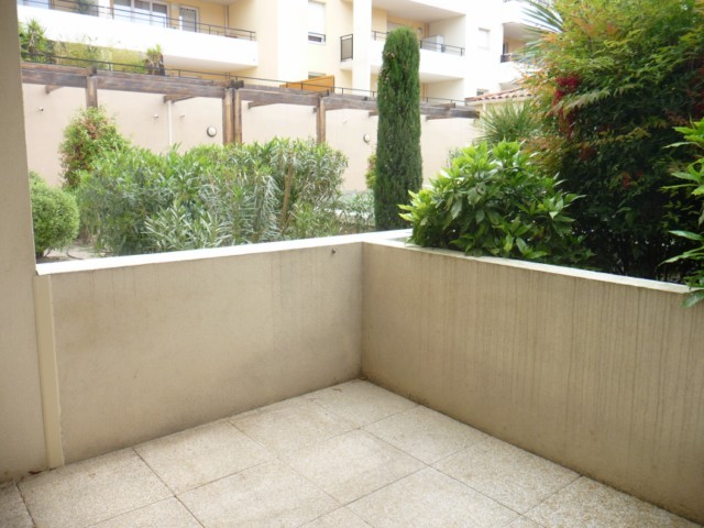 Location Appartement T2 MARSEILLE 12012 LES TROIS LUCS  A LOUER -  RESIDENCE FERMEE - 1ER ETAGE - ASCENSEUR - TERRASSE - GARAGE FERME DOUBLE EN SOUS SOL