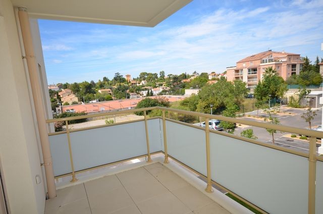 Location Appartement T2 MARSEILLE 13012 LES TROIS LUCS A LA LOCATION - RESIDENCE FERMEE RECENTE - 2EME ETAGE - ASC - BALCON - PARKING PRIVE - PROX. ECOLES BUS COMMERCES