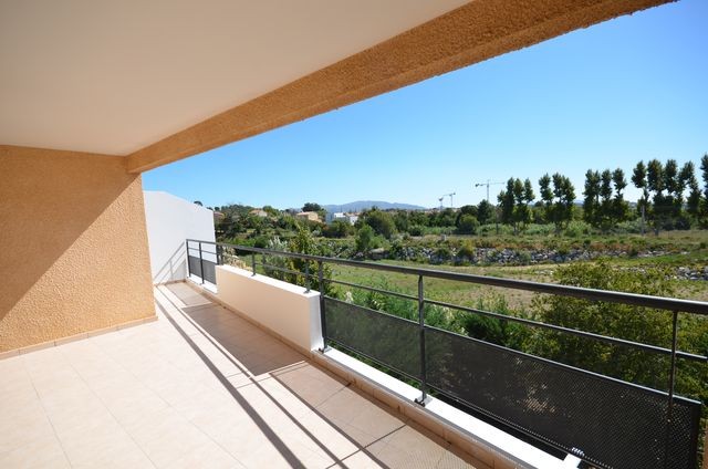 Location Appartement T4 MARSEILLE 13013 CHATEAU GOMBERT A LA LOCATION - RESIDENCE FERMEE RECENTE - 2EME ET DERNIER ETAGE - ASCENSEUR - TERRASSE 20m² - BOX EN SOUS SOL - PARKING