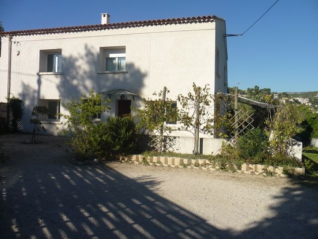 Location REZ DE CHAUSSEE D'UNE VILLA T5 PLAN DE CUQUES  13380 A LOUER - 800 M² DE TERRAIN - TERRASSE - ENTREE INDEPENDANTE 