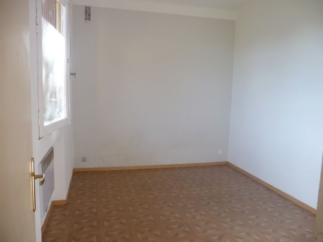 Location Appartement T2 MARSEILLE 13EME   ST.MITRE A LA LOCATION - PETIT IMMEUBLE - AU CALME