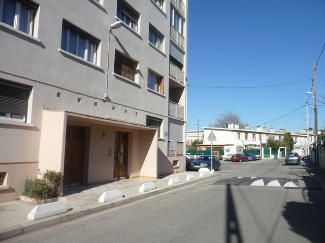 Location Appartement T3 MARSEILLE 13EME LA ROSE A LA LOCATION - RESIDENCE LES VIEUX CYPRES - REZ DE CHAUSSEE SURELEVE - BALCON - LOGGIA - CAVE