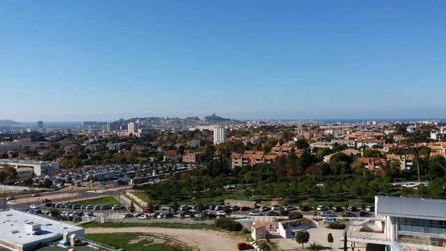 Location Appartement T3 MARSEILLE 12EME LES CAILLOLS A LA LOCATION - RESIDENCE FERMEE - 9EME ETAGE - ASC- 2 BALCONS - CAVE - CHAUFFAGE COLLECTIF