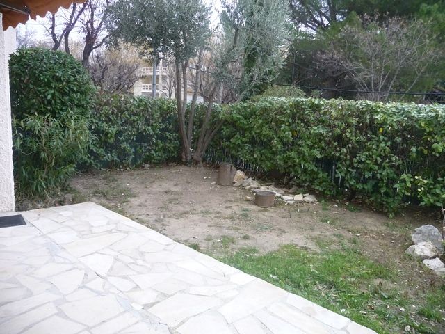 Location Appartement T3 PLAN DE CUQUES A LA LOCATION - PETITE RESIDENCE - REZ DE JARDIN - PROXIMITE TOUTES COMMODITES