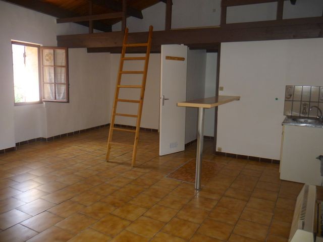 Location Appartement T1 ALLAUCH - A LOUER - A PROXIMITE DU VILLAGE - PIECE PRINCIPALE + MEZZANINE - AU CALME