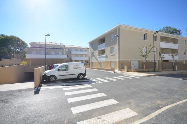Location Appartement T2 MARSEILLE 11EME LES CAMOINS A LA LOCATION - RESIDENCE FERMEE NEUVE - 1ER ETAGE - ASCENSEUR - TERRASSE - GARAGE