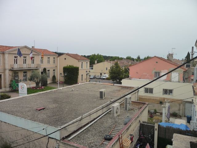 Location Appartement T2 PLAN DE CUQUES A LA LOCATION - DANS MAISON DE VLLE - 2EME ET DERNIER ETAGE - PROXIMITE TOUTES COMMODITES