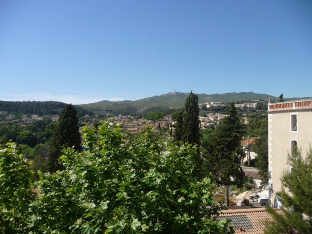 Vente T2 MARSEILLE 13EME CHATEAU GOMBERT DANS MAISON DE VILLAGE GRAND APPARTEMENT DE TYPE 2 AU 2EME ET DERNIER ETAGE