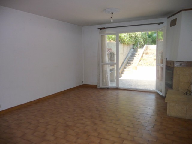 Vente T5 MARSEILLE 13EME CHATEAU GOMBERT DANS LOTISSEMENT VASTE VILLA T5 SUR 132M² DE TERRAIN GD GARAGE AU CALME PROX. BUS