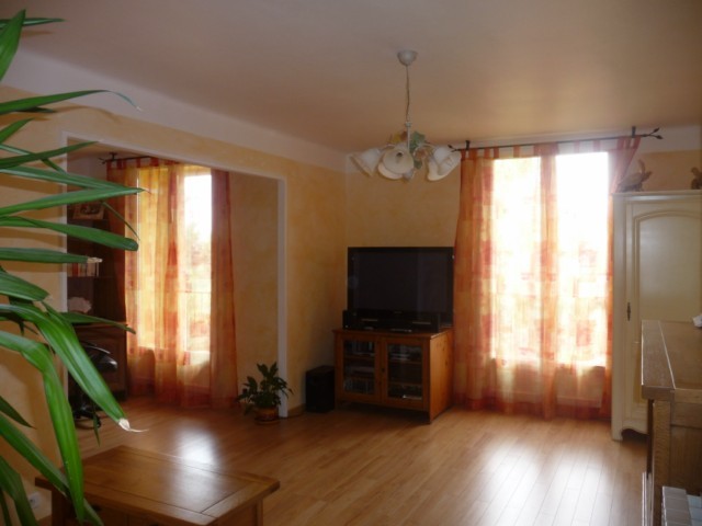 Vente T3/4 MARSEILLE 13EME SAINT JEROME DANS RESIDENCE FERMEE UN APPARTEMENT DE TYPE 3/4 AU 1ER ETAGE - AU CALME - LUMINEUX