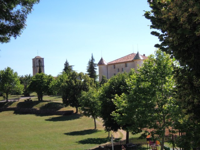 Vente T3/4 AIGUINES 83 APPARTEMENT EN DUPLEX A RENOVER AVEC VUE SUR LE LAC ET LE CHATEAU