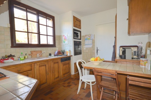 Vente VILLA T6 ALLAUCH A PROXIMITE DU VILLAGE DANS LOTISSEMENT PISCINE GARAGE BUANDERIE CLIM