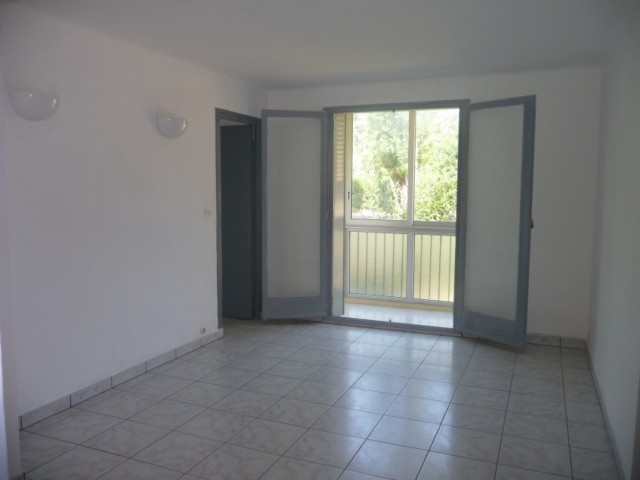 Vente Appartement T3 MARSEILLE 13EME SAINT JEROME DANS RESIDENCE CALME ET ARBOREE - ENTIEREMENT RENOVE - PROX. BUS ET COMMERCES