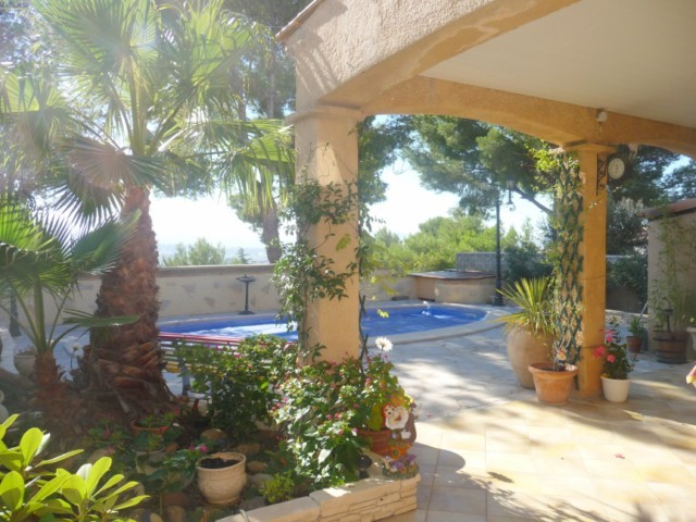 Vente VILLA T5 MARSEILLE 13EME SUR LES HAUTEURS DE ST MITRE DANS PETIT LOTISSEMENT AU CALME - 286m² DE TERRAIN - PISCINE - GARAGE