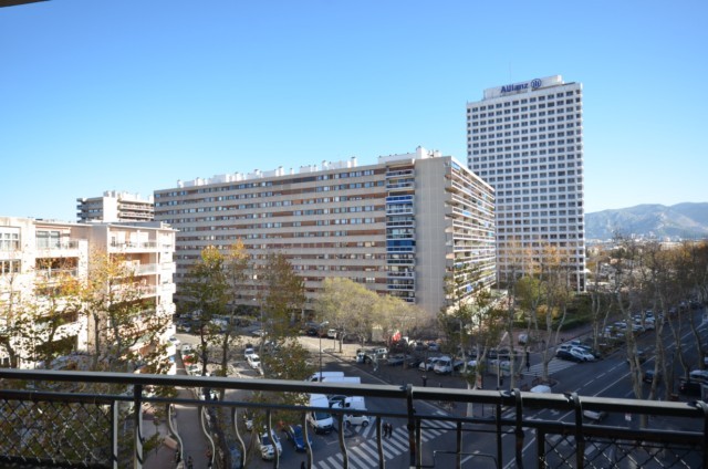 Vente Appartement T3 MARSEILLE 6EME AVENUE CANTINI BEAUX VOLUMES - LUMINEUX - 6EME ETAGE - ASC - 2 BALCONS - CAVE - PROXIMITE TOUTES COMMODITES
