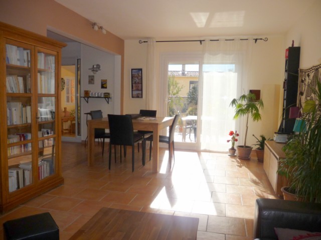 Vente VILLA T4 MARSEILLE 13EME SUR LES HAUTEURS DE ST MITRE DANS LOTISSEMENT - ENTIEREMENT REMISE AU GOUT DU JOUR - GARAGE - AU CALME - PROX. COMMERCES ET COMMODITES