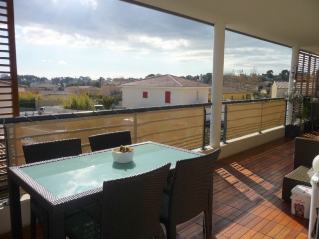 Vente Appartement T3 MARSEILLE 13EME CHATEAU GOMBERT LIMITE ST MITRE DANS RESIDENCE FERMEE RECENTE STANDING AVEC PISCINE - TERRASSE 27m² SANS VIS A VIS - GARAGE - PARKING