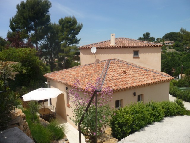 Location VILLA T4/5 ALLAUCH AU CALME - 950m² DE TERRAIN AVEC PISCINE CHAUFFEE - PRESTATIONS HAUT DE GAMME - GGE ET SOUS SOL 124m²