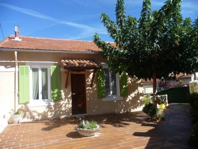 Vente VILLA T5 MARSEILLE 13EME ST JEROME DANS SECTEUR PAVILLONNAIRE - T3 AU RDC + T2 AVEC VERANDA EN REZ DE JARDIN - 450m² DE TERRAIN - GARAGE