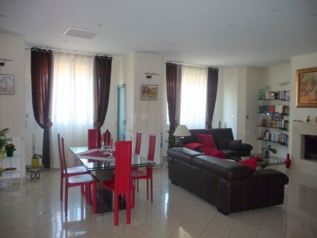 Vente maison de village T4 MARSEILLE 13013 CHATEAU GOMBERT  A LA VENTE - AU COEUR DU VILLAGE  160m² HAB - PRESTATIONS DE LUXE - TERRASSE - GARAGE - PROXIMITE TOUTES COMMODITES