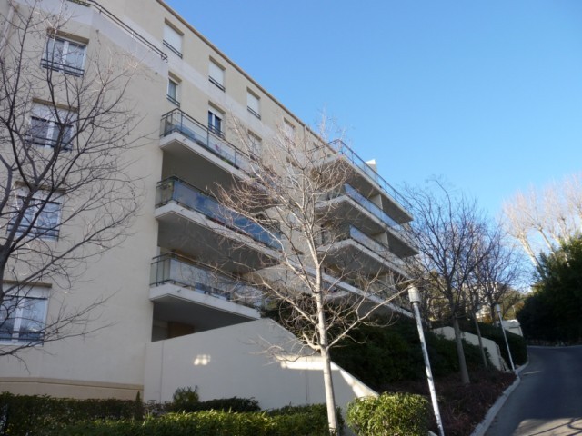 Vente Appartement T2 MARSEILLE 13013 SAINT JEROME A LA VENTE - RESIDENCE FERMEE RECENTE - REZ DE JARDIN - TERRASSE - CAVE
